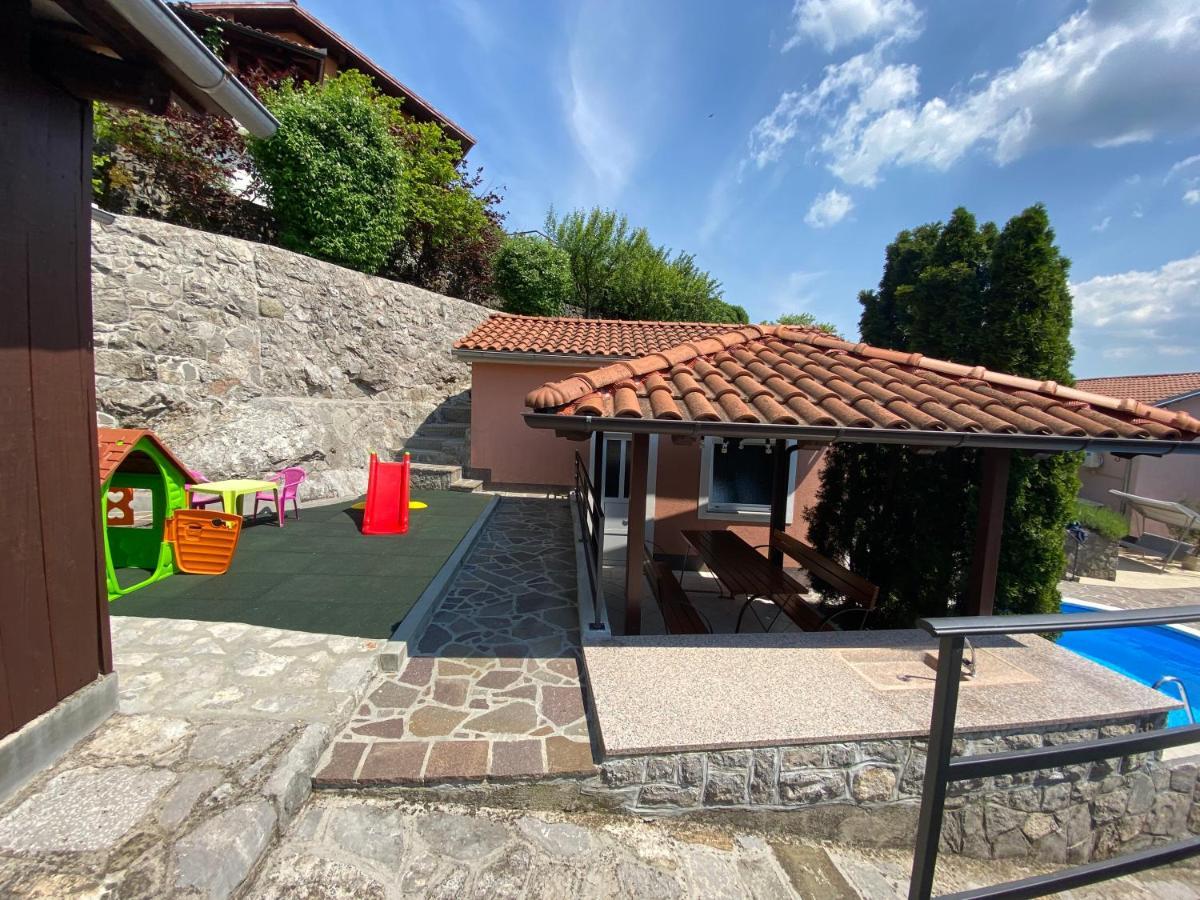 Holiday House Pasjak Sapjane Екстер'єр фото